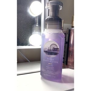 2/20 bath and body works foaming soap
